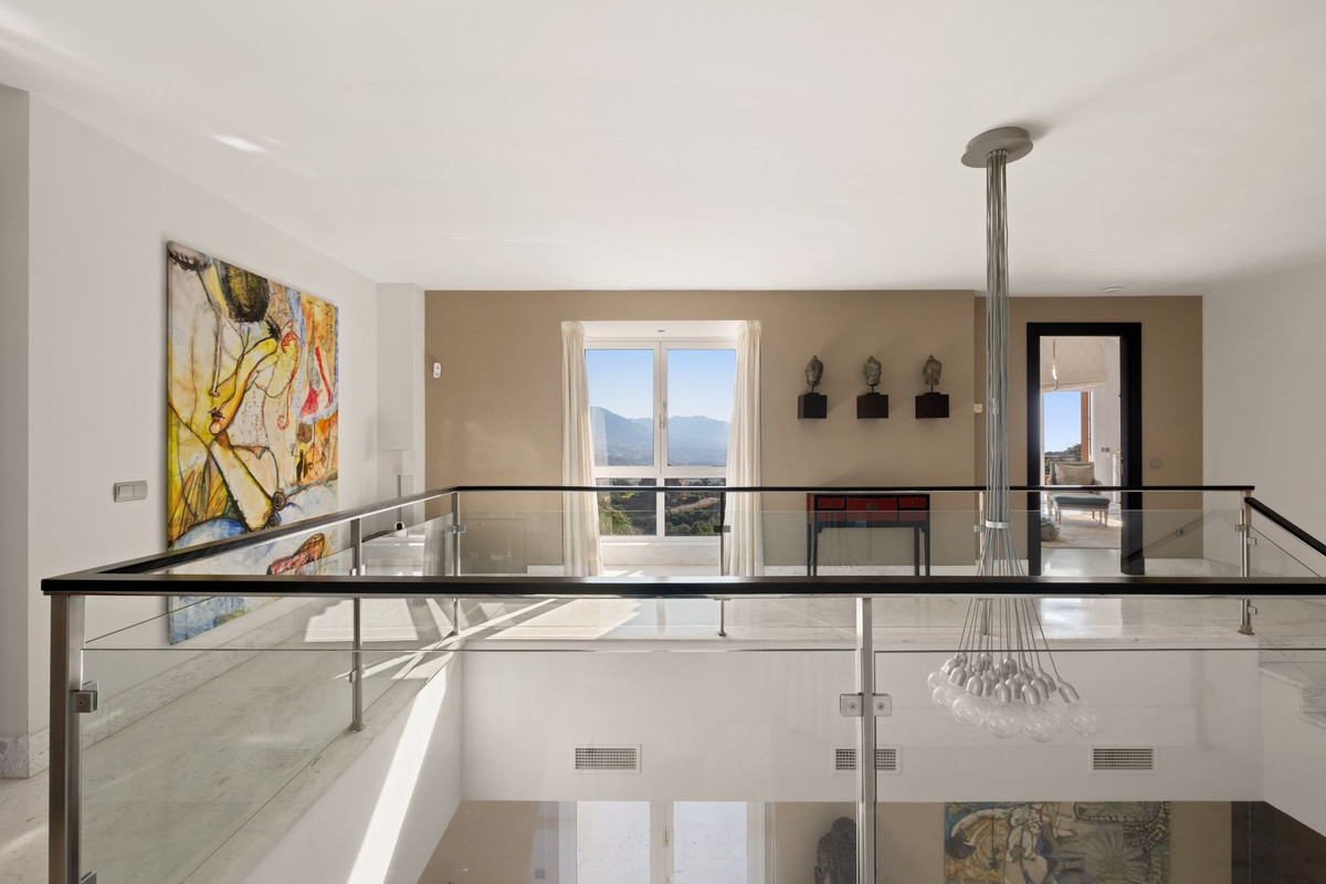 5 Bedroom Villa in Marbella - Photo 20