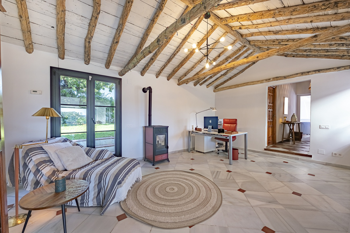 4 Bedroom Villa in San Pedro de Alcántara - Photo 13