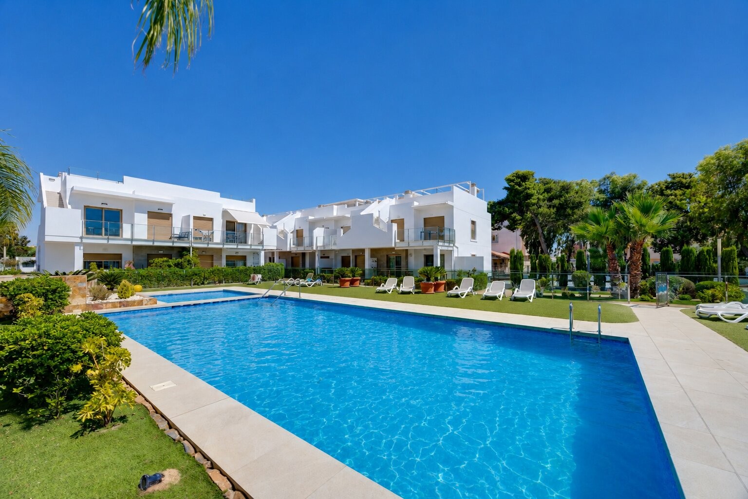 Apartamento com 2 quartos com piscina em Alicante, Espanha – Foto 1