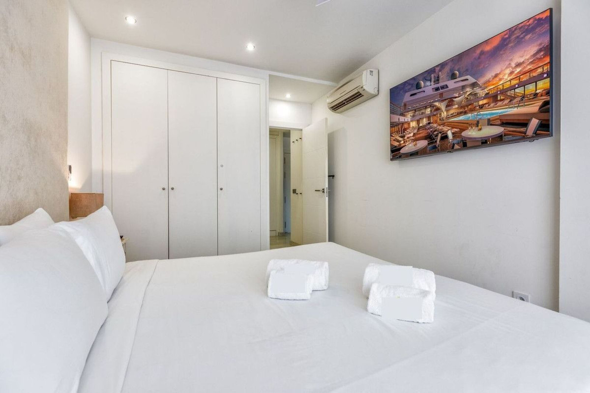 3 Bedroom Penthouse in Estepona - Photo 14