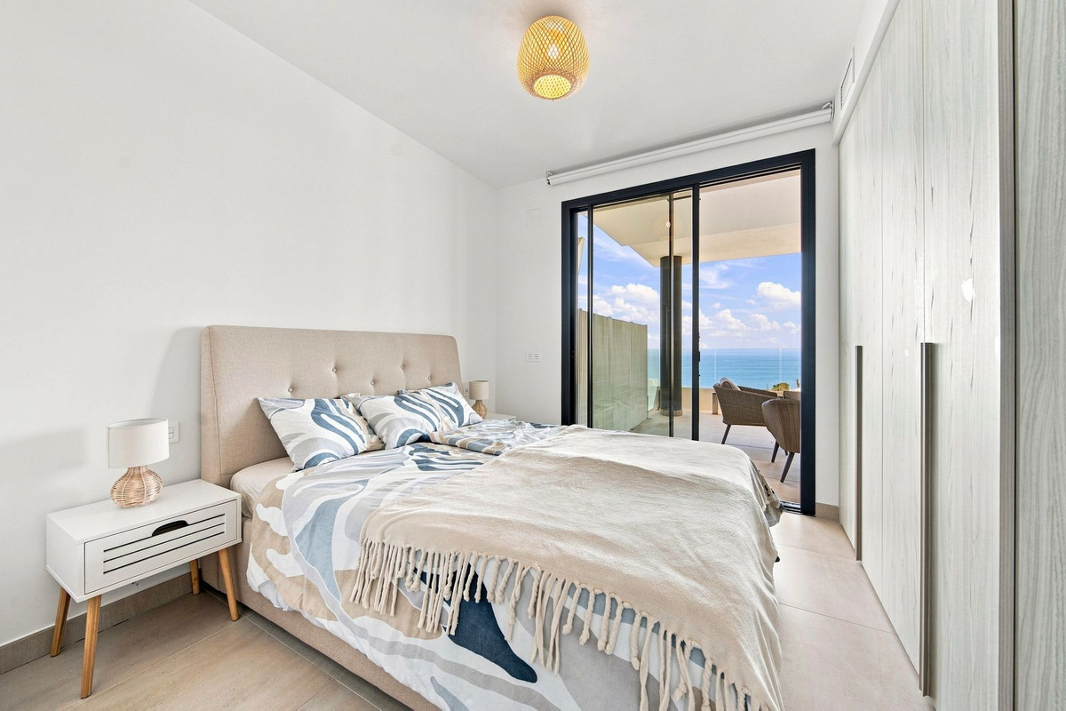 2 Bedroom Apartment in Fuengirola - Photo 9