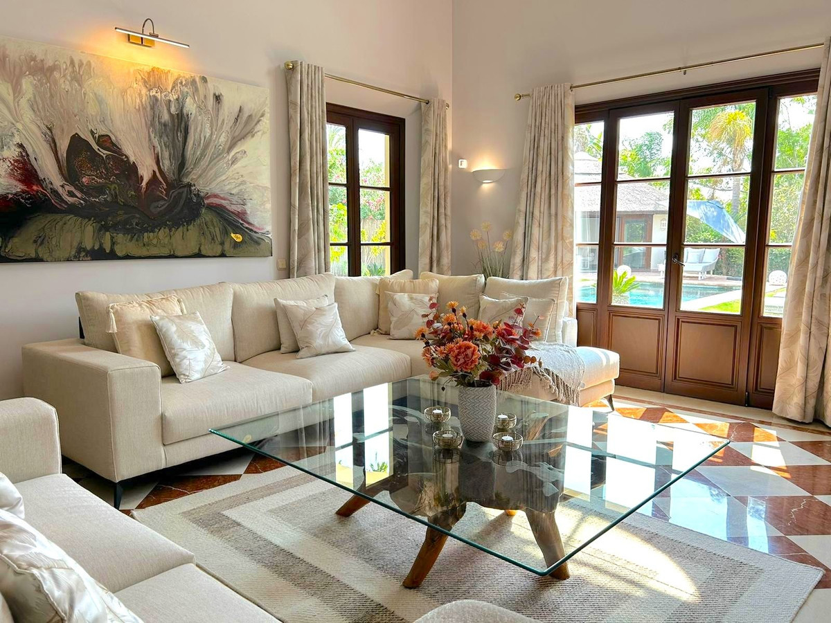 4 Bedroom Villa in Estepona - Photo 7