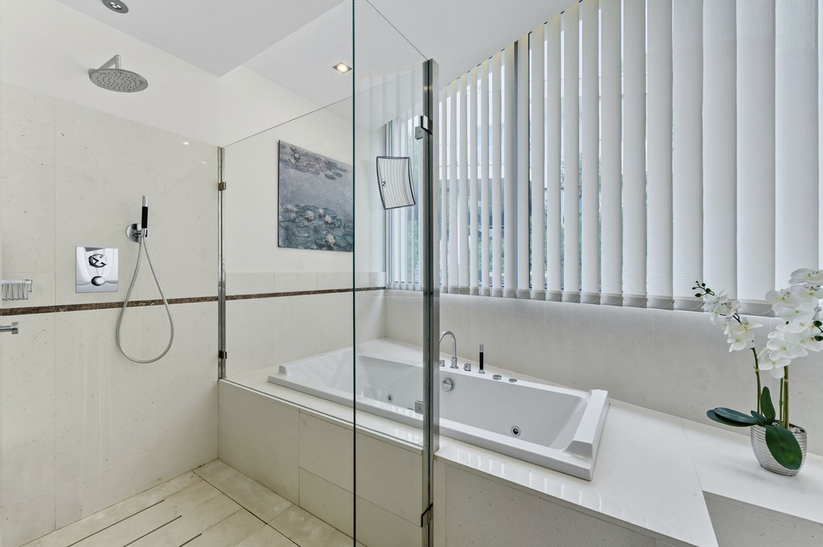 2 Bedroom Villa in Marbella - Photo 20