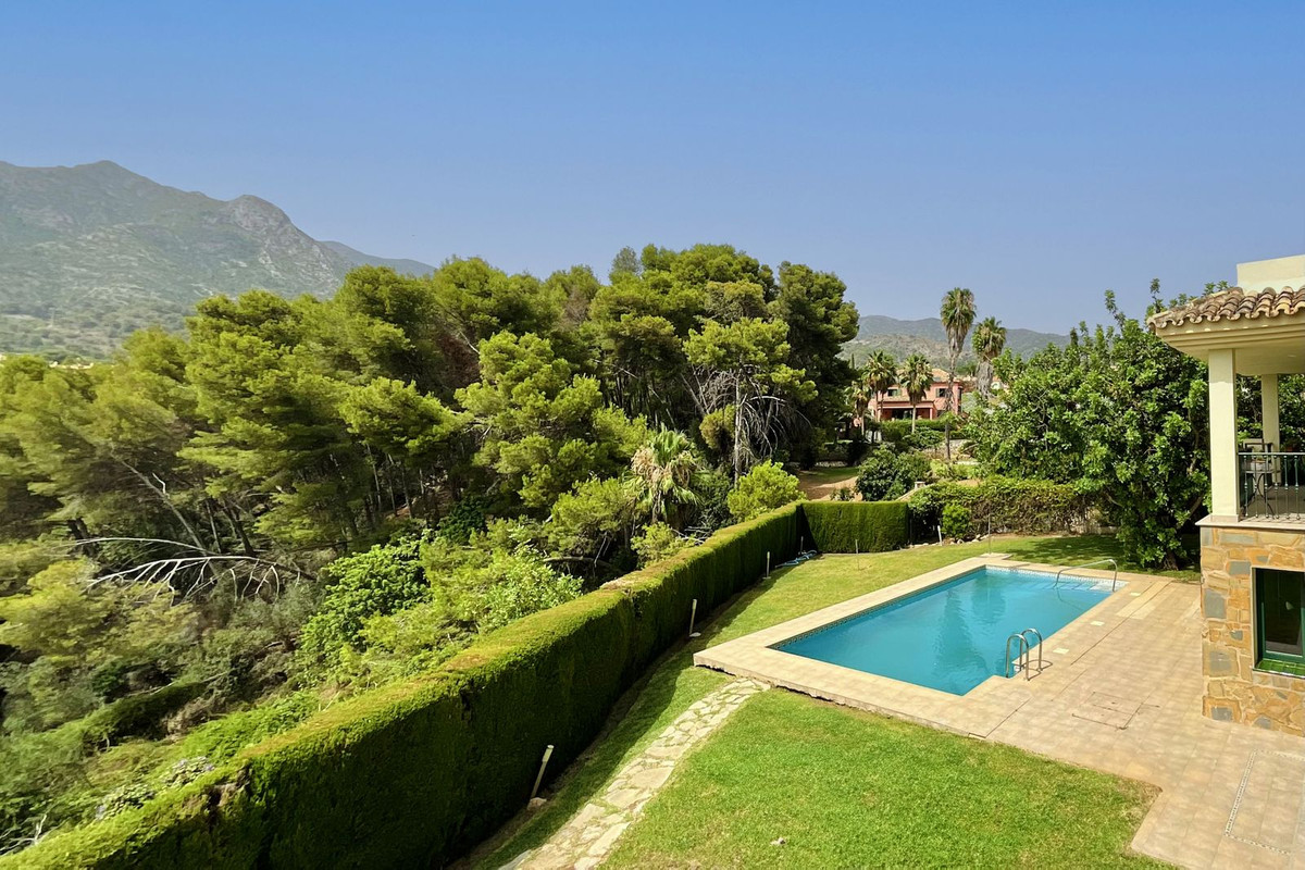 6 Bedroom Villa in Marbella - Photo 7