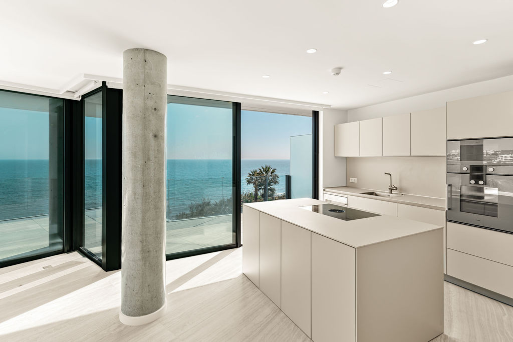 4 Bedroom Penthouse in Estepona - Photo 7