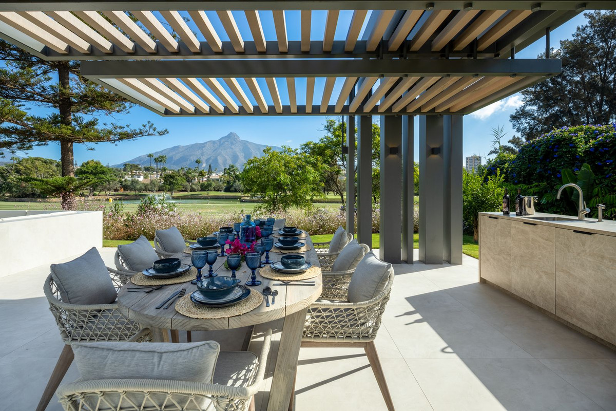5 Bedroom Villa in Marbella - Photo 11