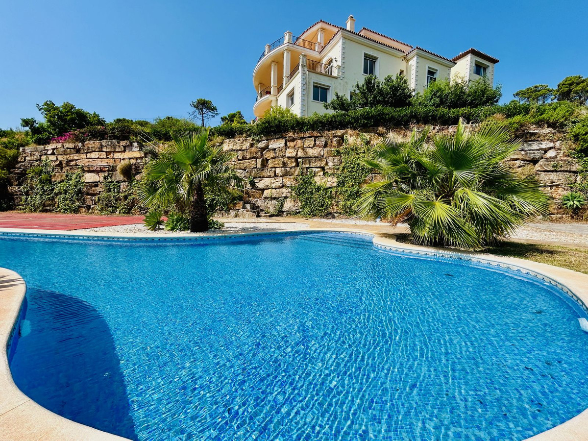 7 Bedroom Villa in Estepona - Photo 7