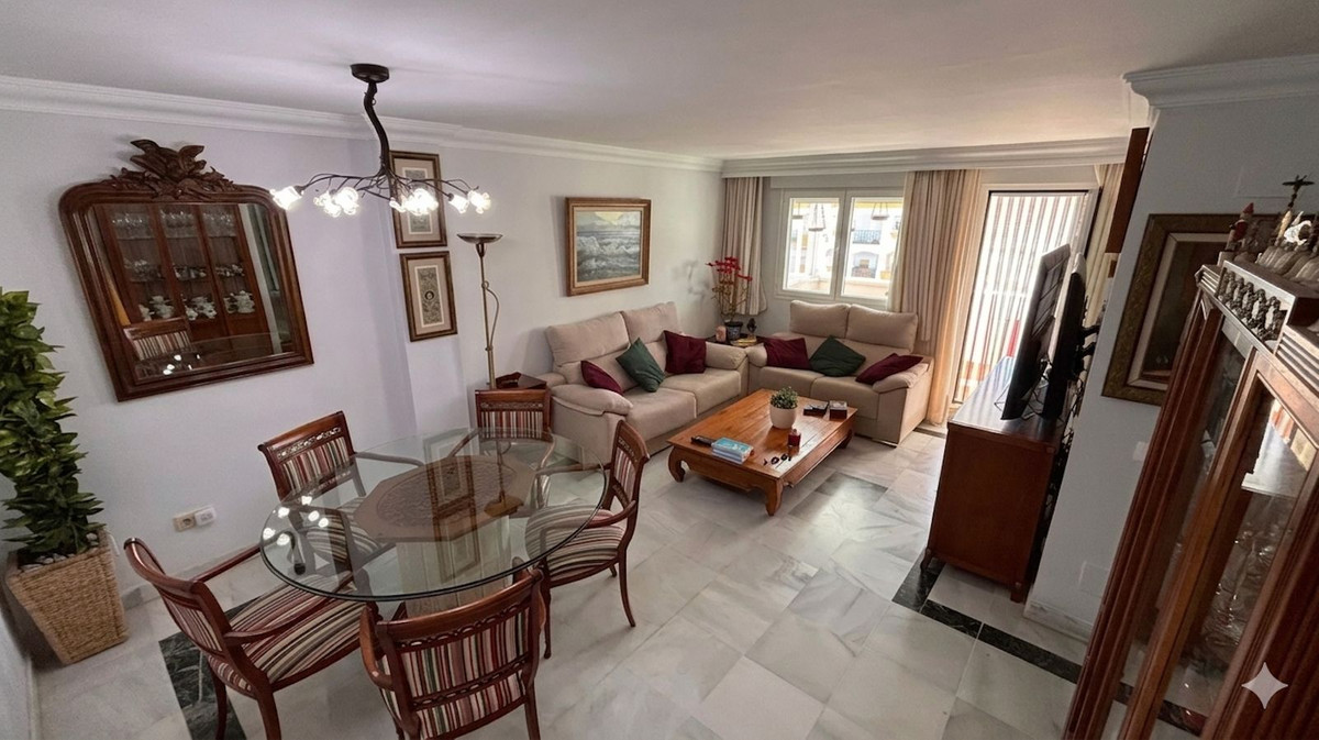 4 Bedroom Apartment in Marbella - Фото 2