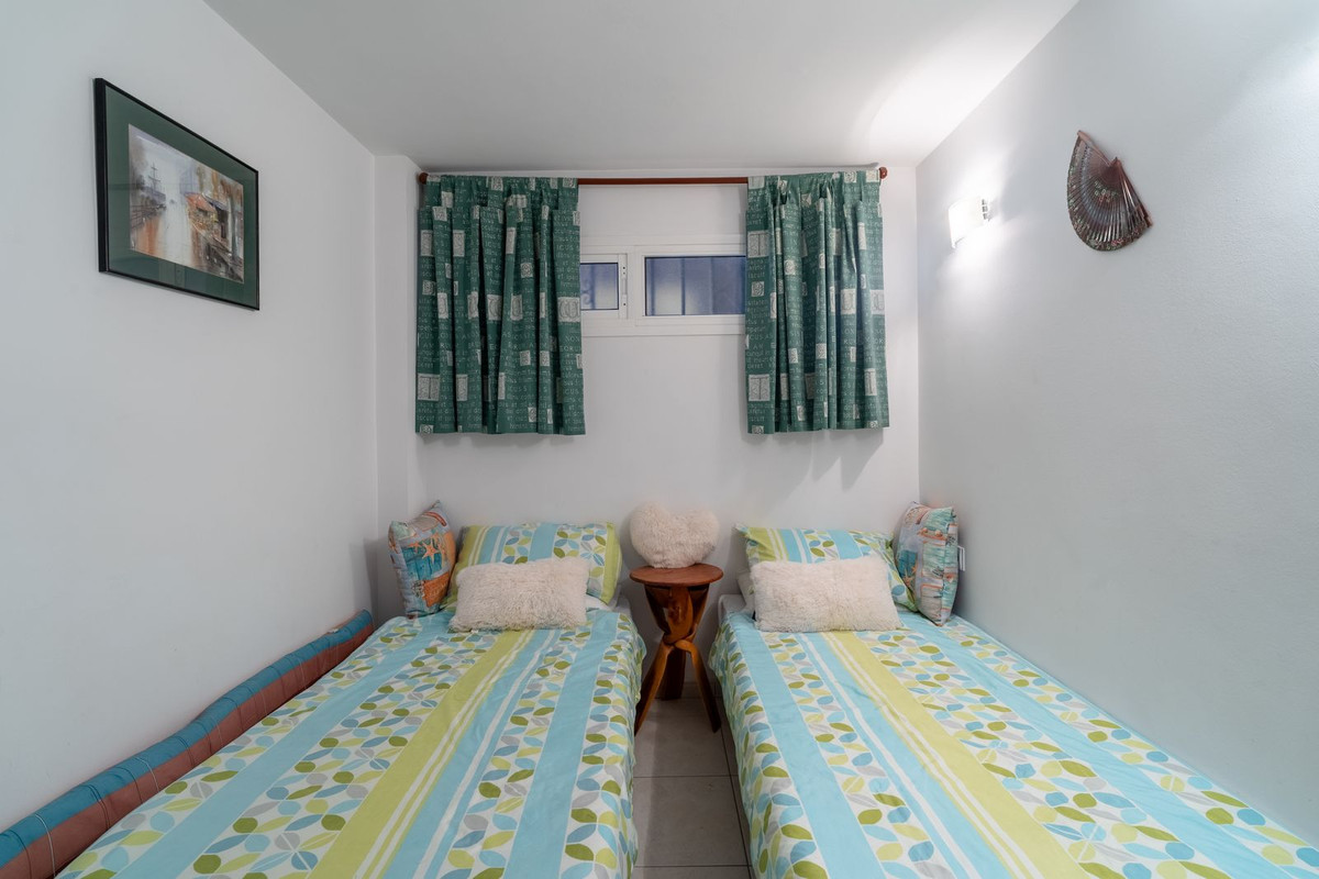 2 Bedroom Apartment in Benalmádena - Photo 14