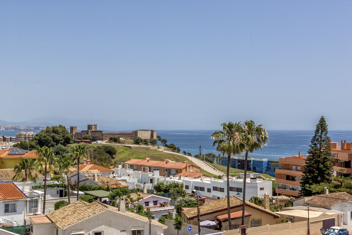 2 Bedroom Apartment in Fuengirola - Photo 35