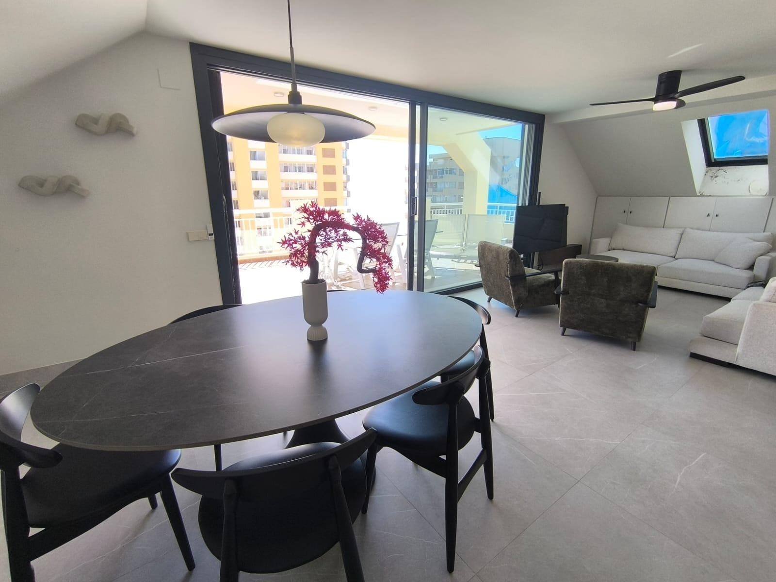 4 Bedroom Penthouse in Fuengirola - Photo 6