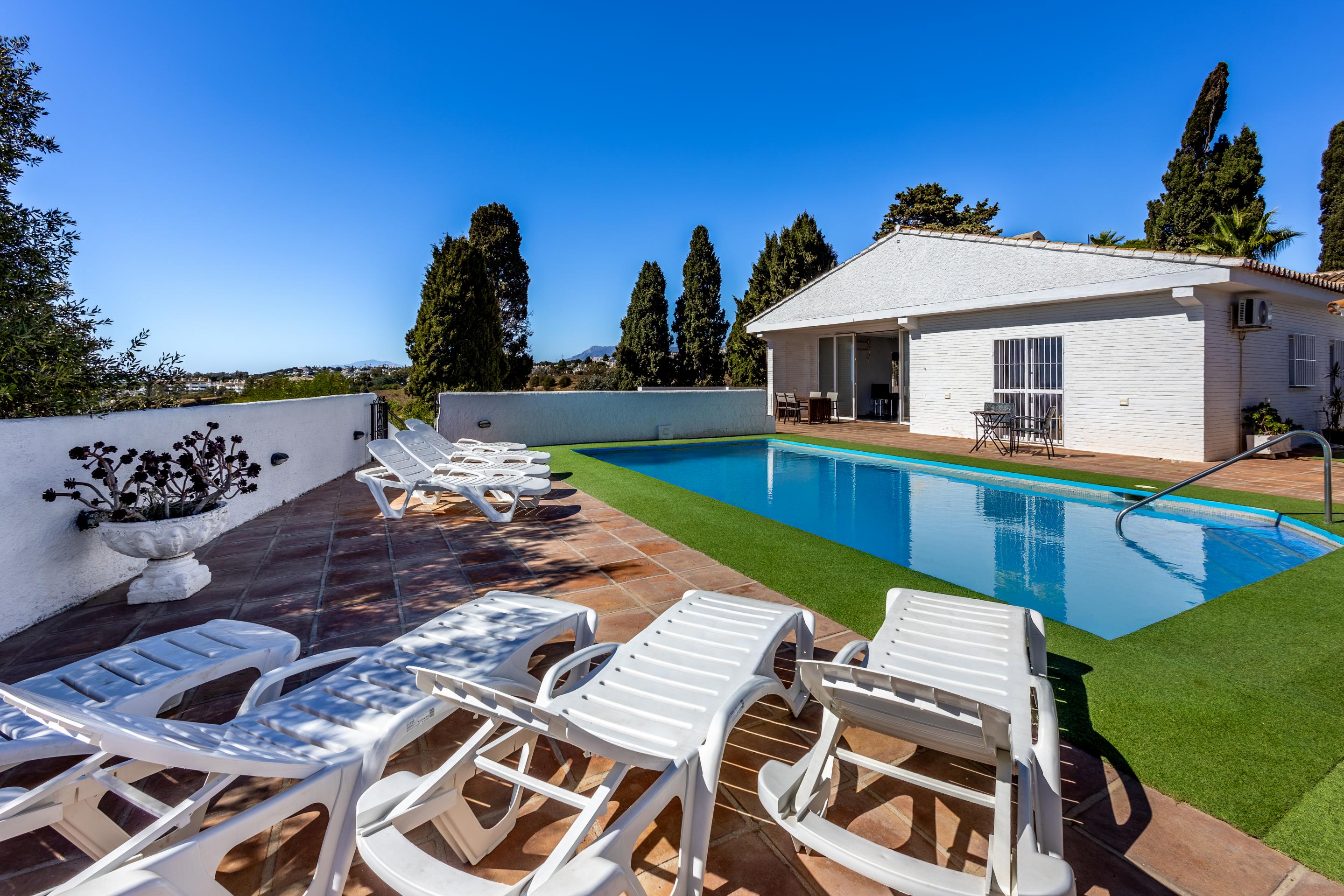 6 Bedroom Villa in Mijas - Photo 2