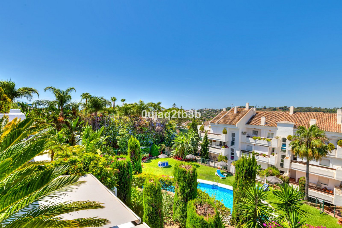 2 Bedroom Apartment in Marbella - Photo 21