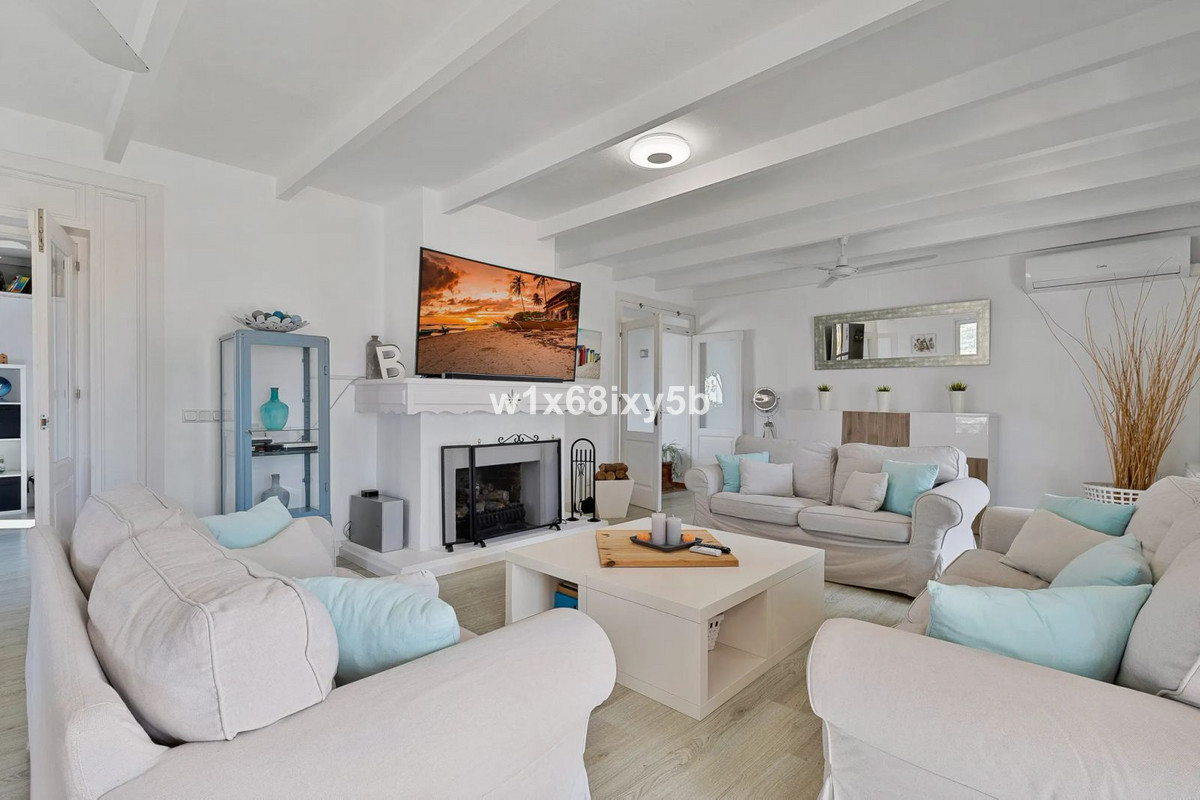 5 Bedroom Villa in San Pedro de Alcántara - Photo 9
