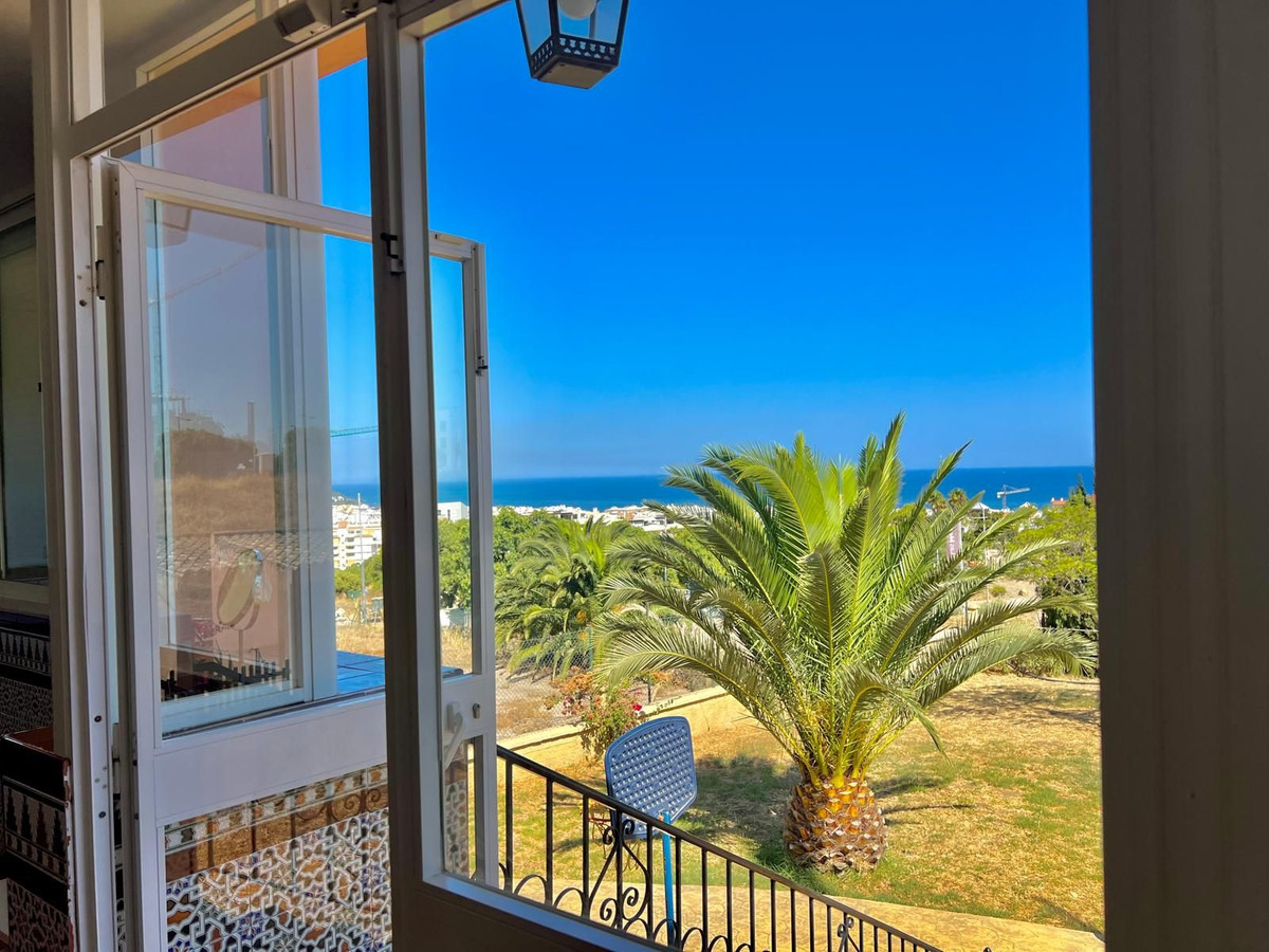6 Bedroom Villa in Estepona - Photo 36