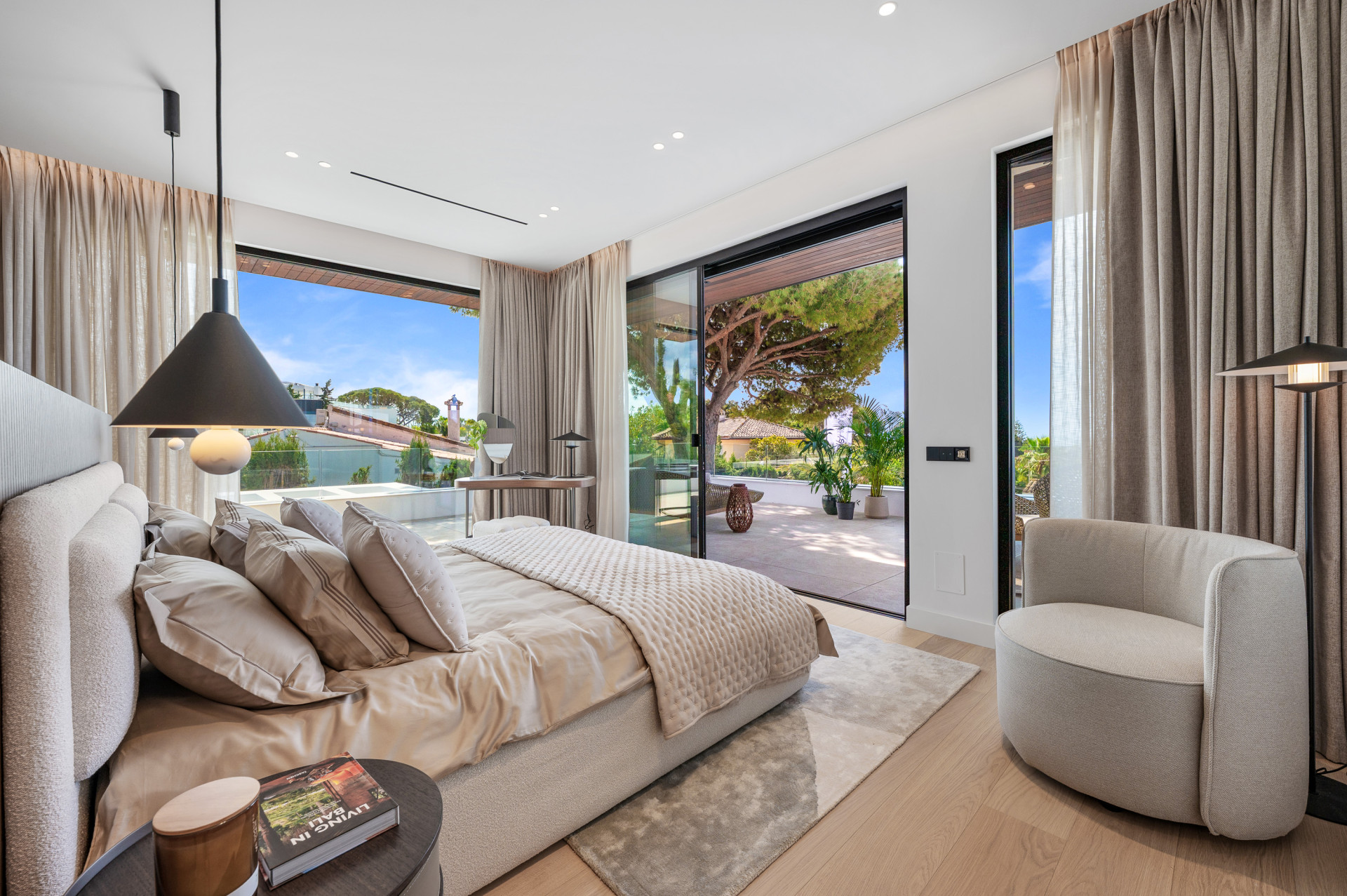 6 Bedroom Villa in Marbella - Photo 3