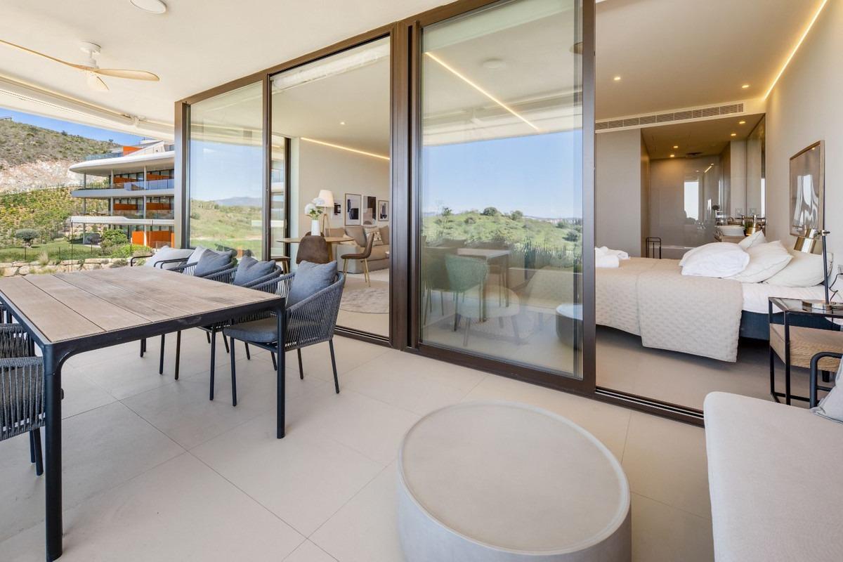 2 Bedroom Apartment in Benalmádena - Photo 3