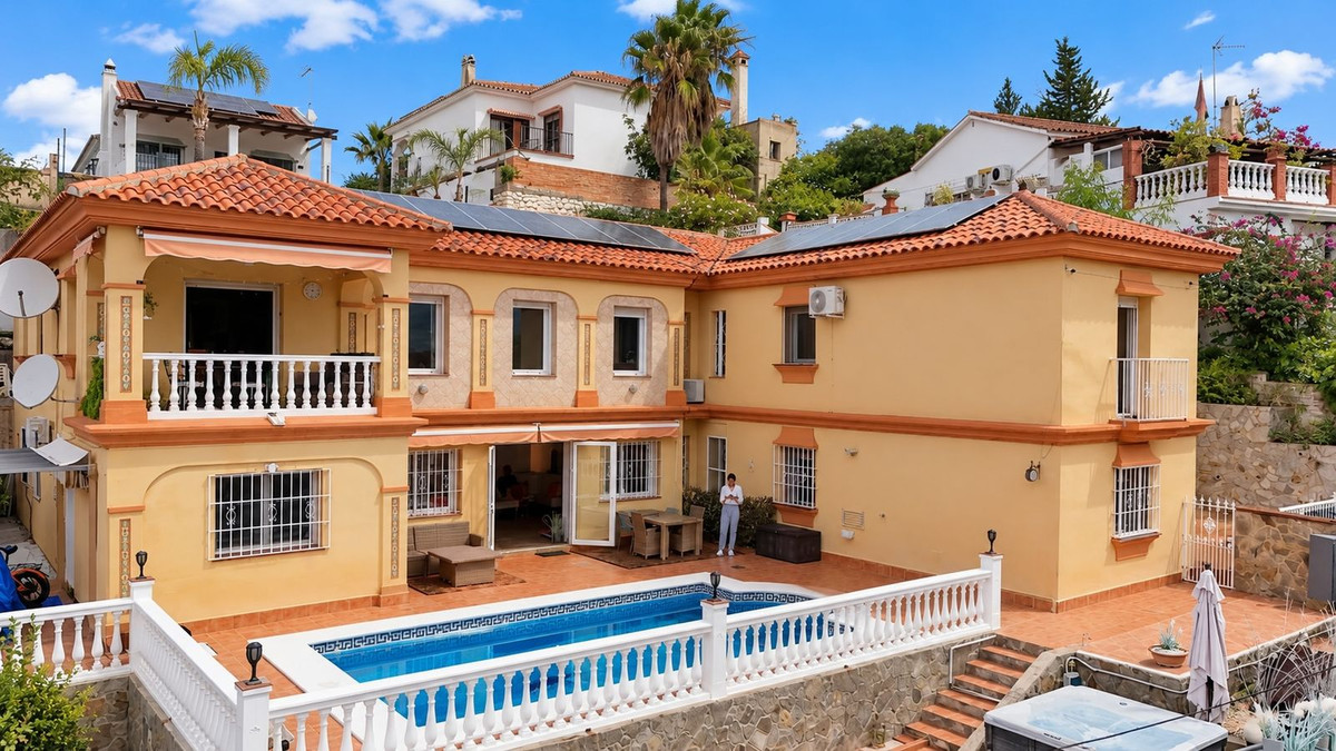 5 Bedroom Villa in Coín