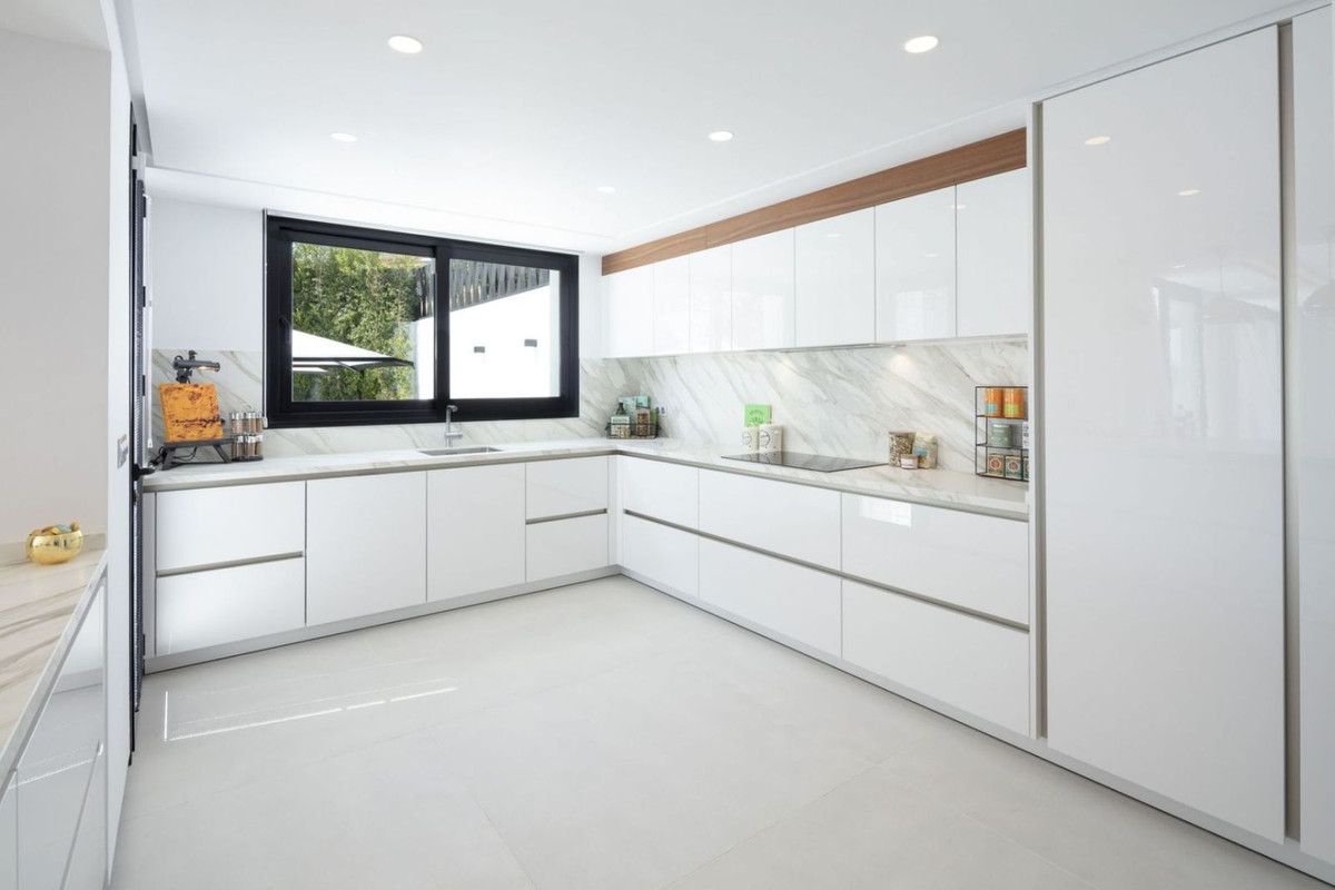 1,136 m² Plot in Estepona - Photo 4