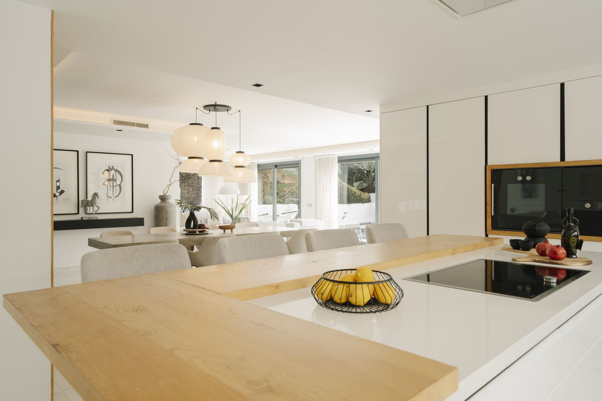 4 Bedroom Villa in Marbella - Photo 31