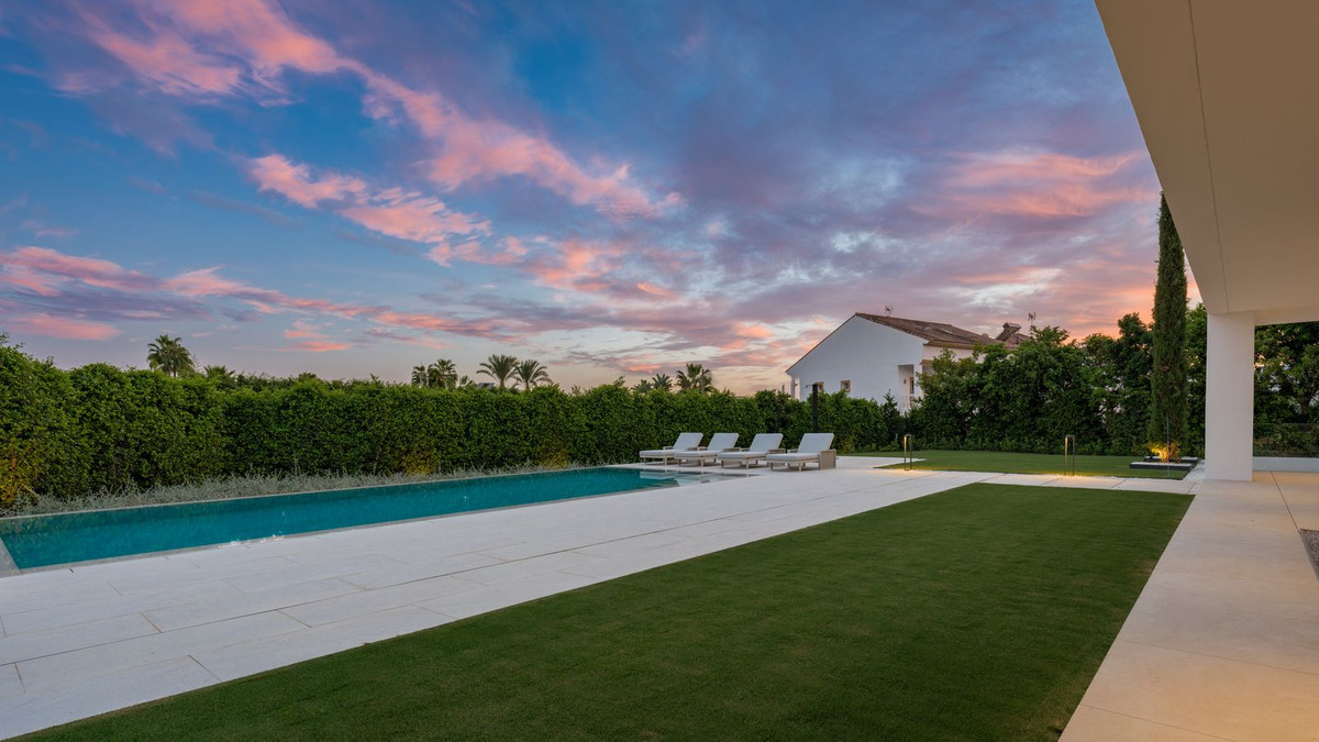 5 Bedroom Villa in Marbella - Photo 45