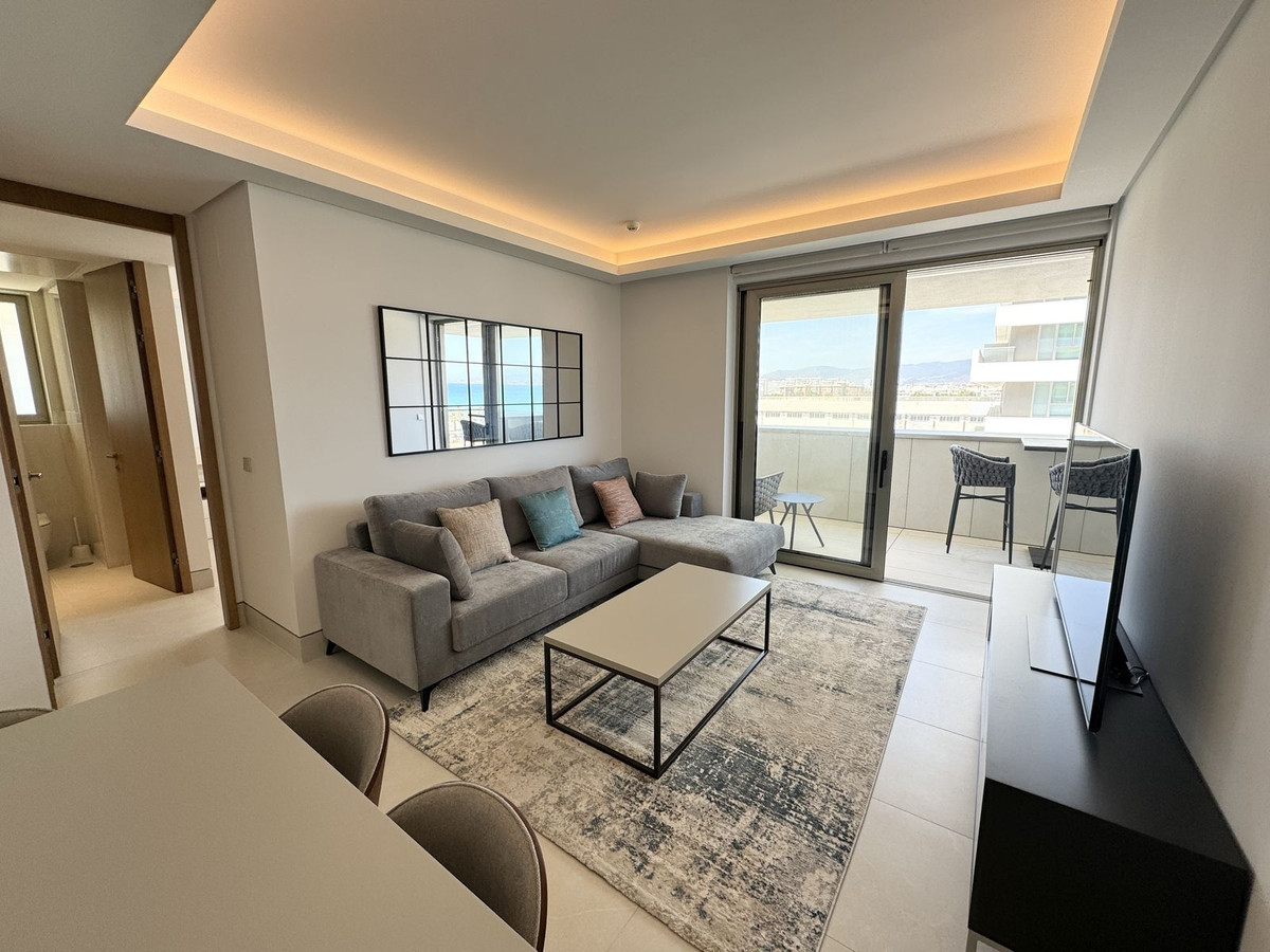 1 Bedroom Apartment in Málaga - Photo 3