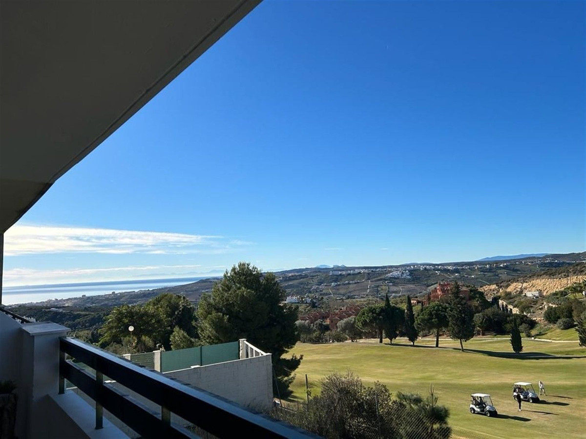 3 Bedroom Apartment in Casares - Photo 2