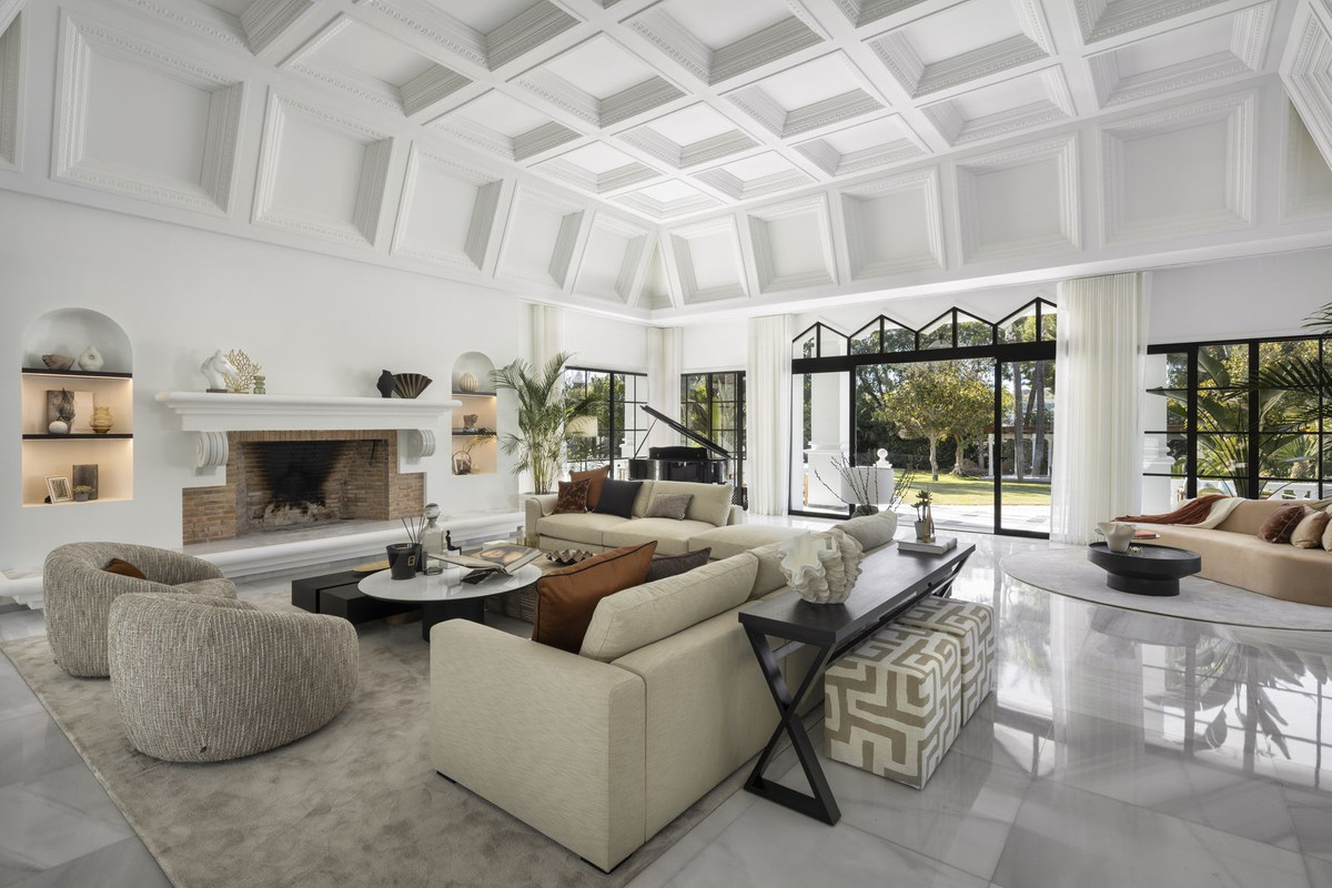 12 Bedroom Villa in Marbella - Photo 5
