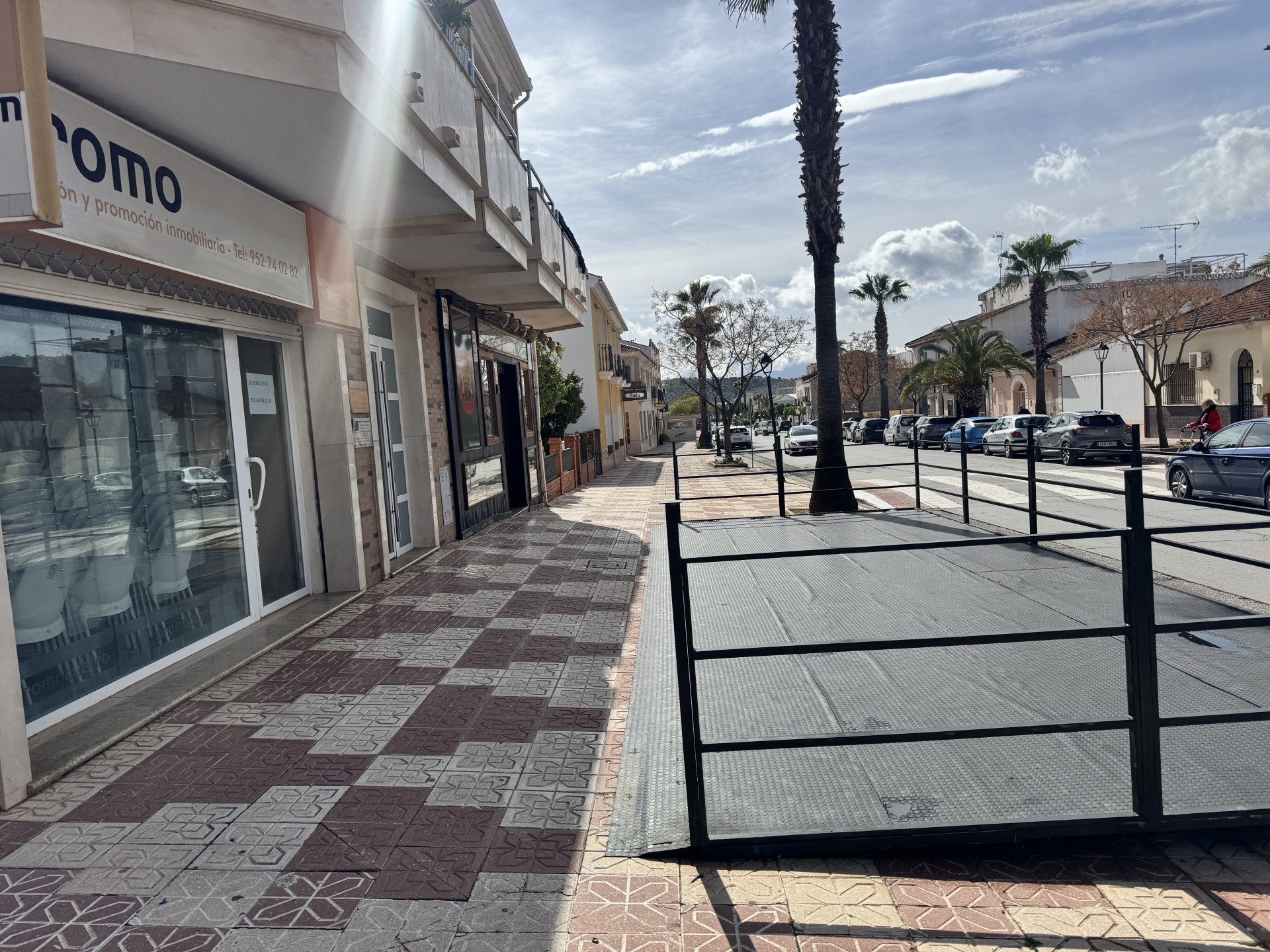 Local con piscina en Málaga – Foto 10