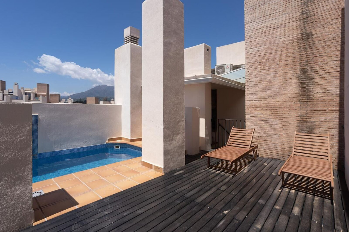 2 Bedroom Penthouse in Estepona - Photo 5