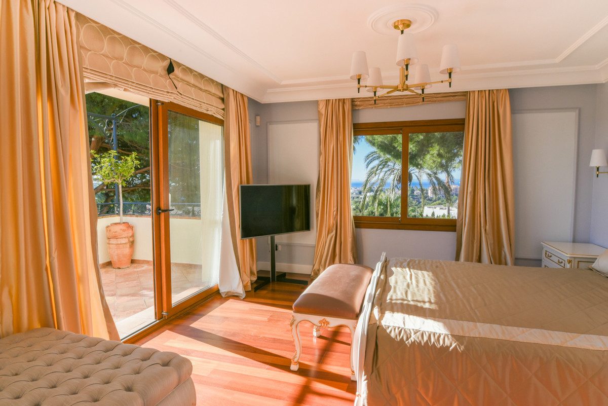 5 Bedroom Villa in Marbella - Photo 33