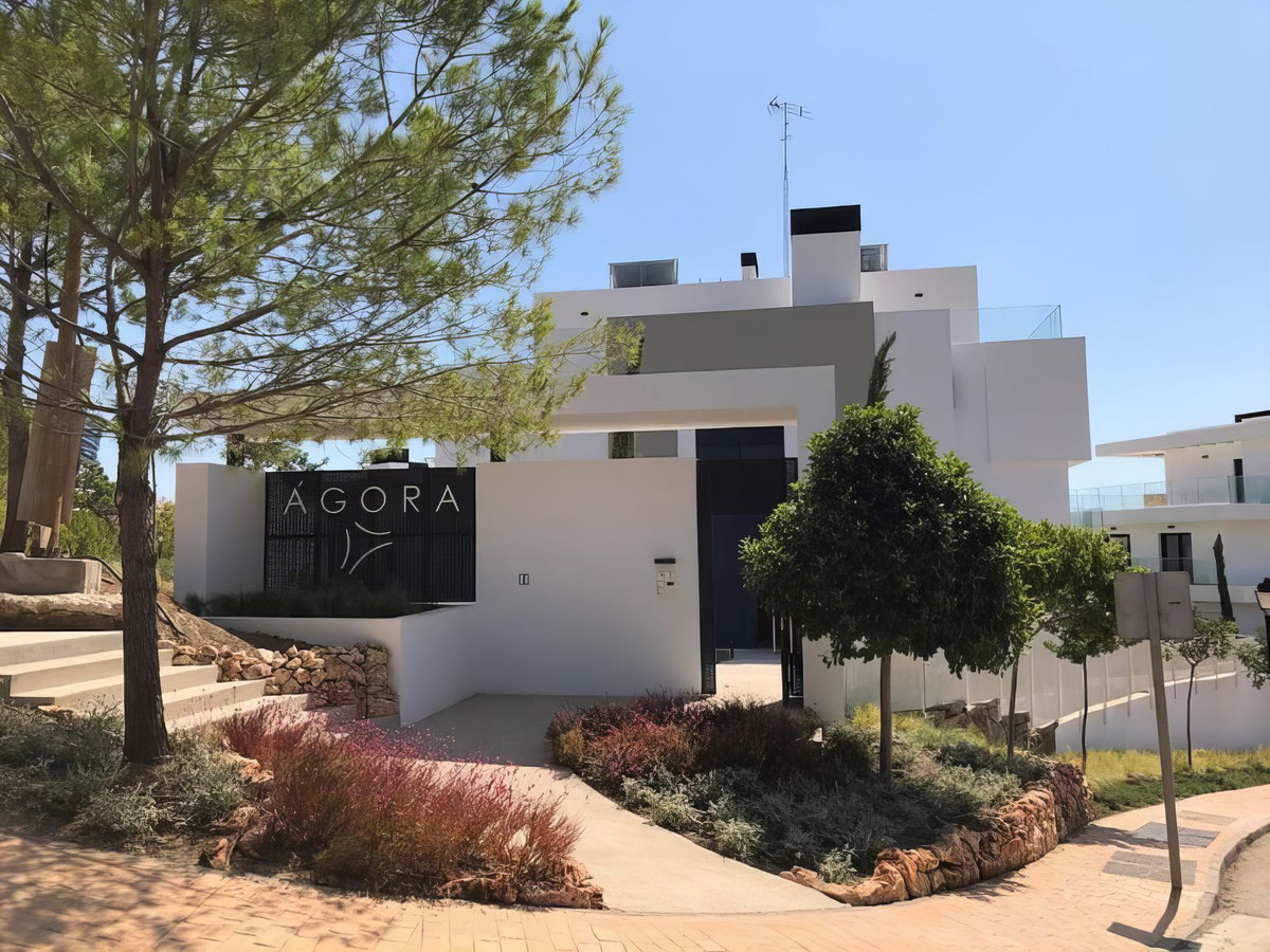 2 Bedroom Apartment in Estepona - Photo 34