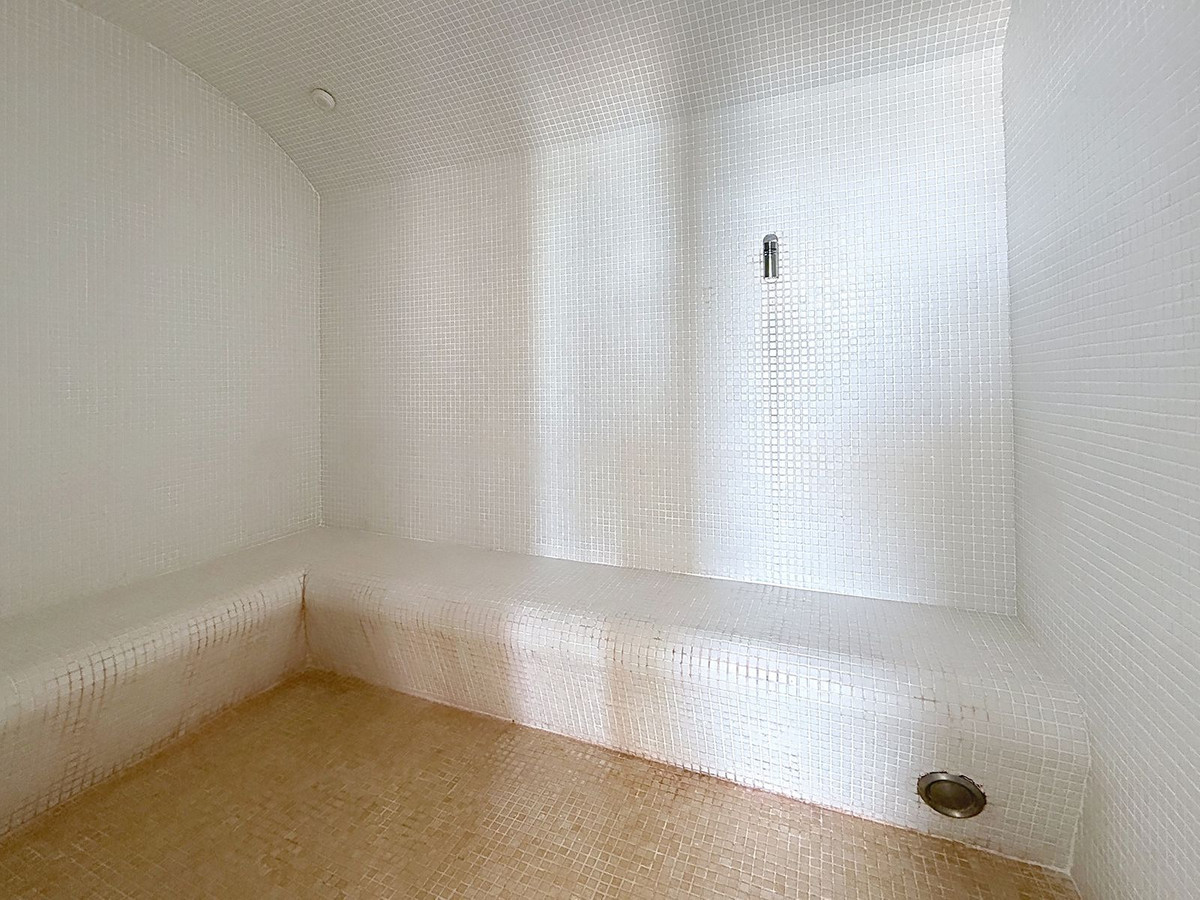 4 Bedroom Penthouse in La Alcaidesa - Photo 53