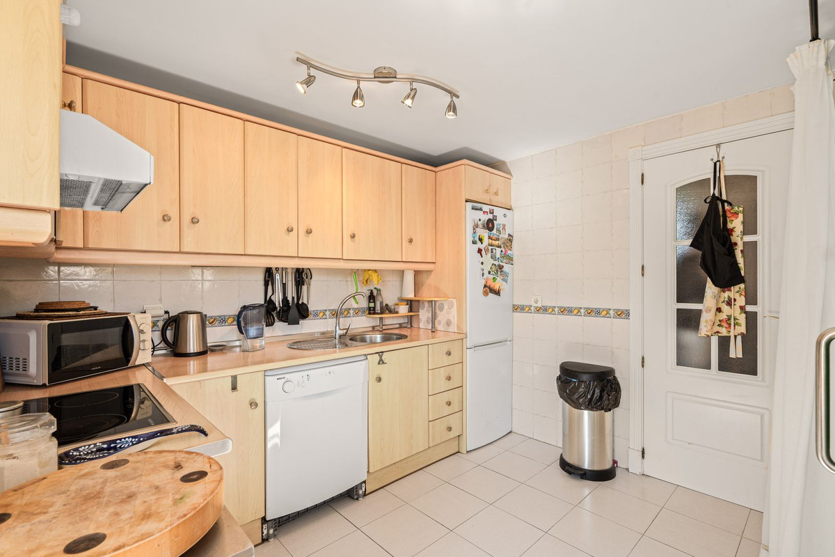 3 Bedroom Penthouse in Casares - Photo 8