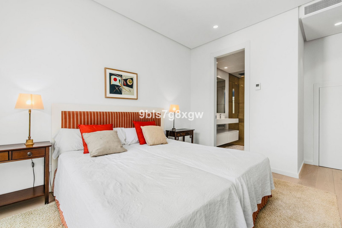 3 Bedroom Apartment in Benahavís - Photo 29