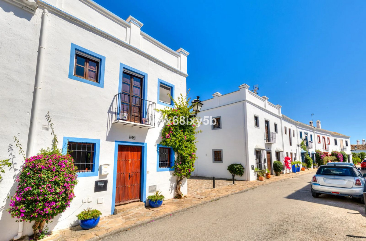 2 Bedroom Townhouse in Marbella
