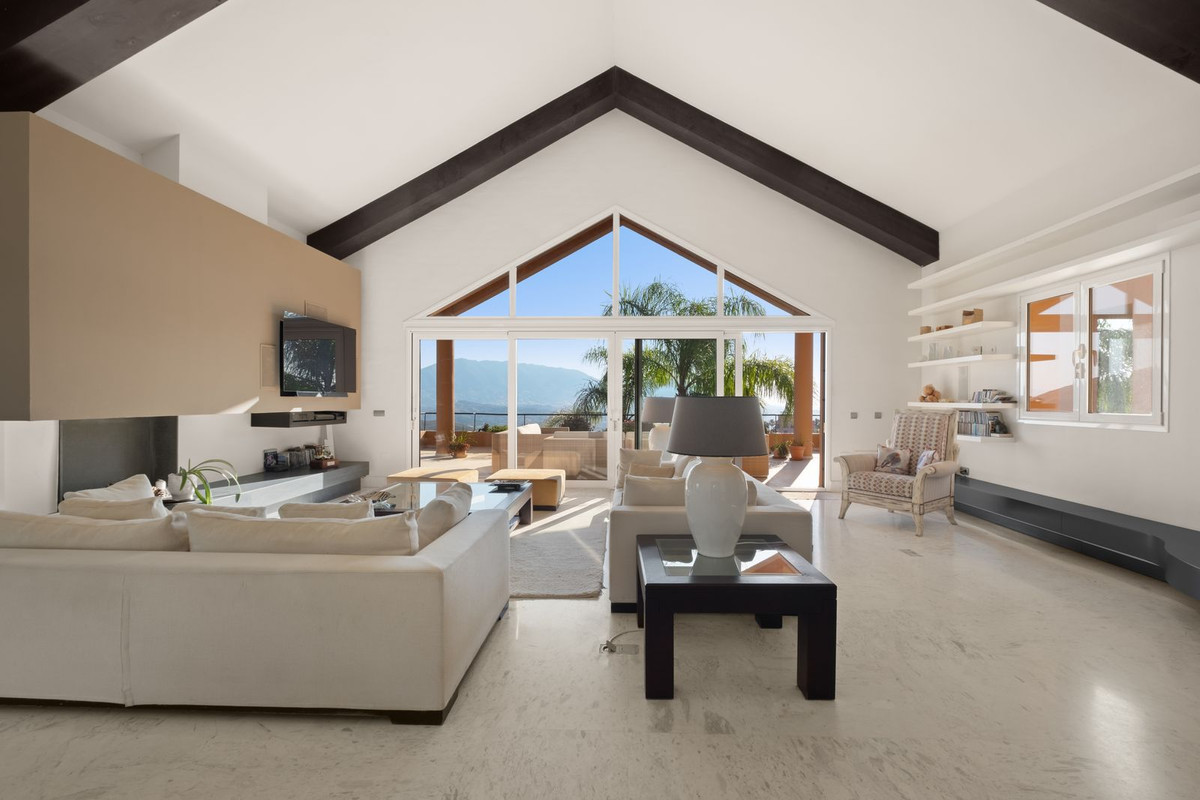 5 Bedroom Villa in Marbella - Photo 6