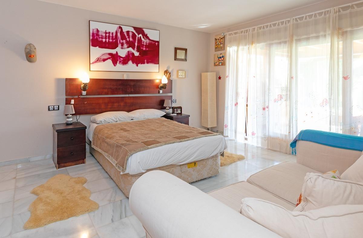 7 Bedroom Villa in Marbella - Photo 5