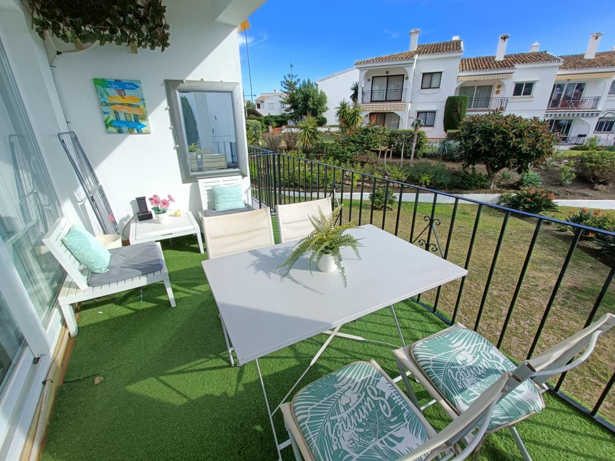 2 Bedroom Apartment in Estepona - Photo 3