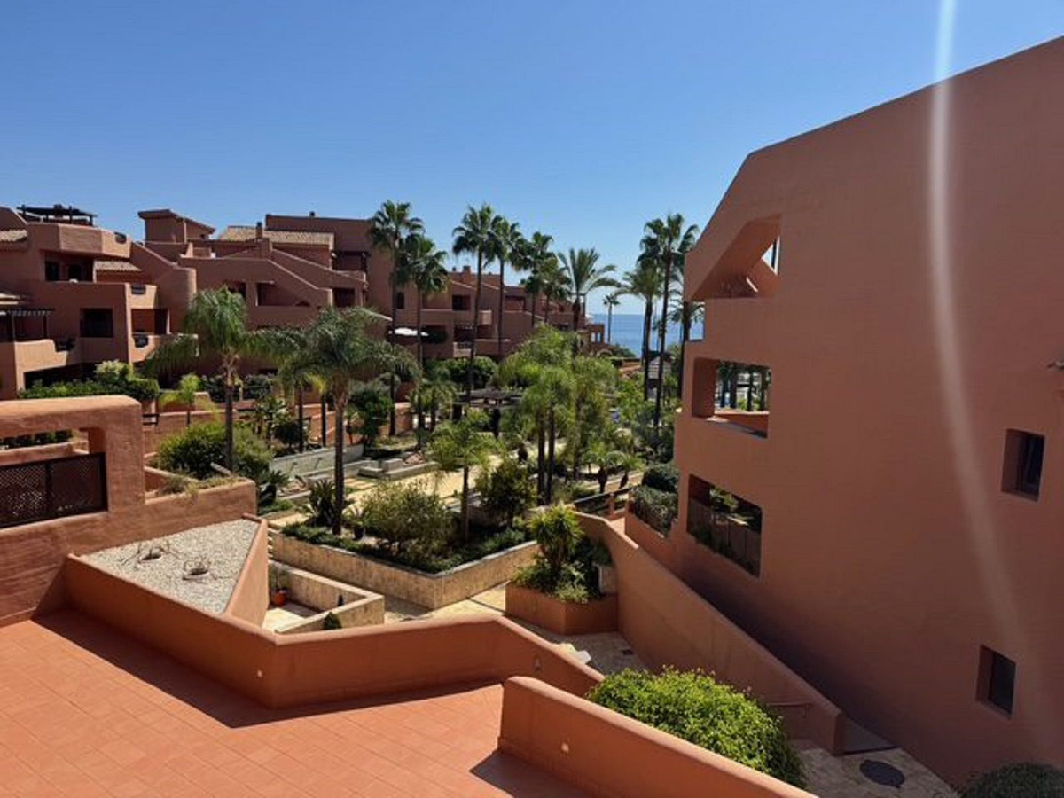 2 Bedroom Apartment in Estepona - Photo 7