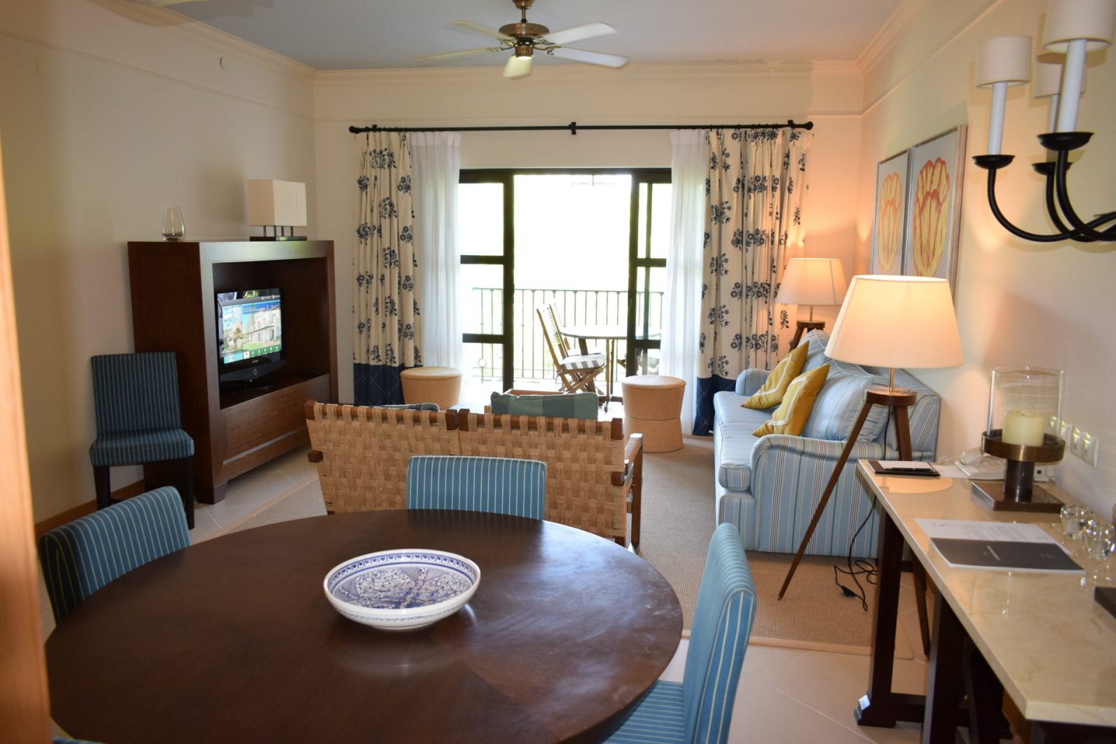 2-bedroom apartment with pool in Spain – Photo 2