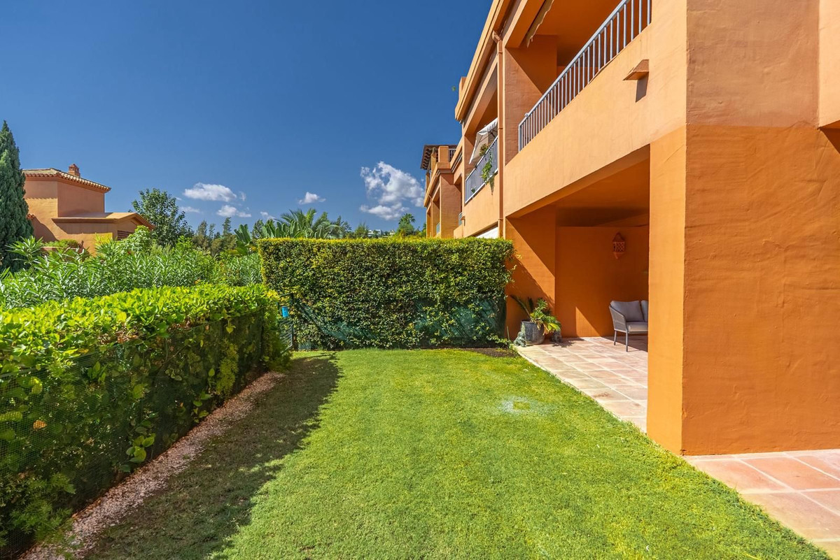 3 Bedroom Apartment in Estepona - Photo 19