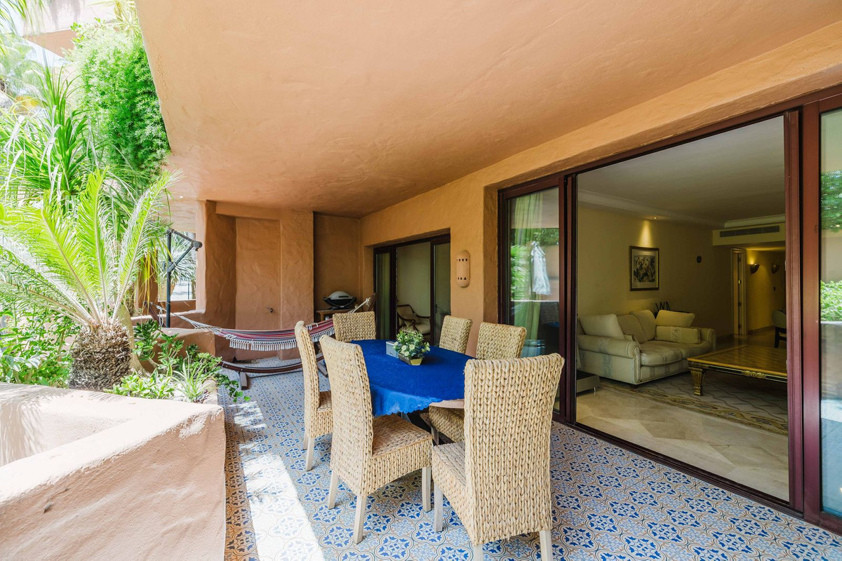 2 Bedroom Apartment in Estepona - Photo 18