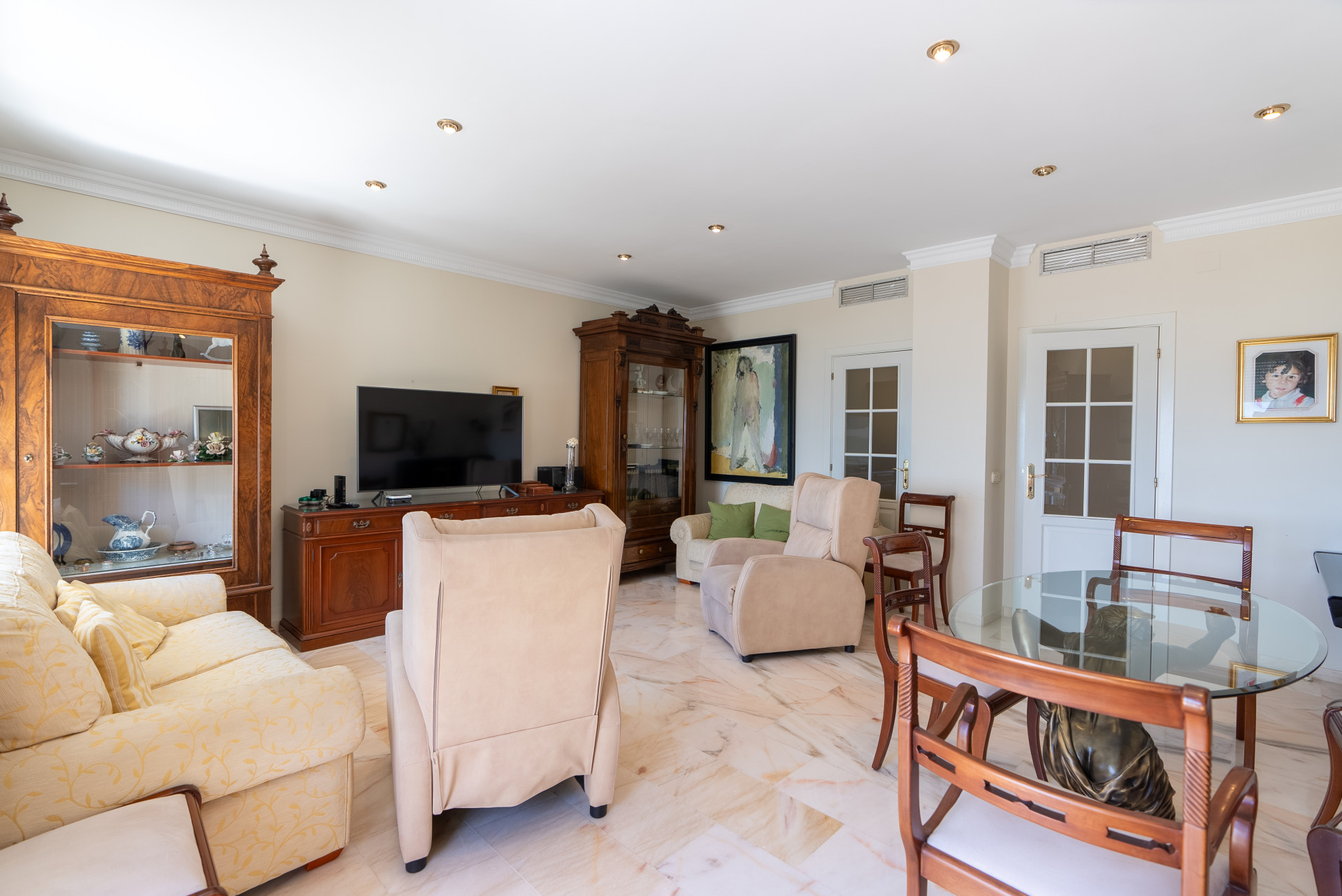 3 Bedroom Apartment in Estepona - Photo 16