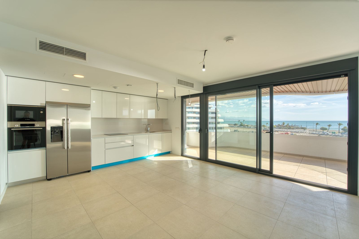 3 Bedroom Apartment in Torremolinos - Photo 19