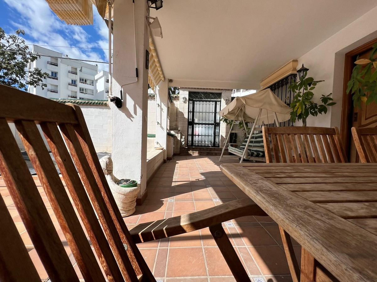 4 Bedroom Villa in Marbella - Photo 32