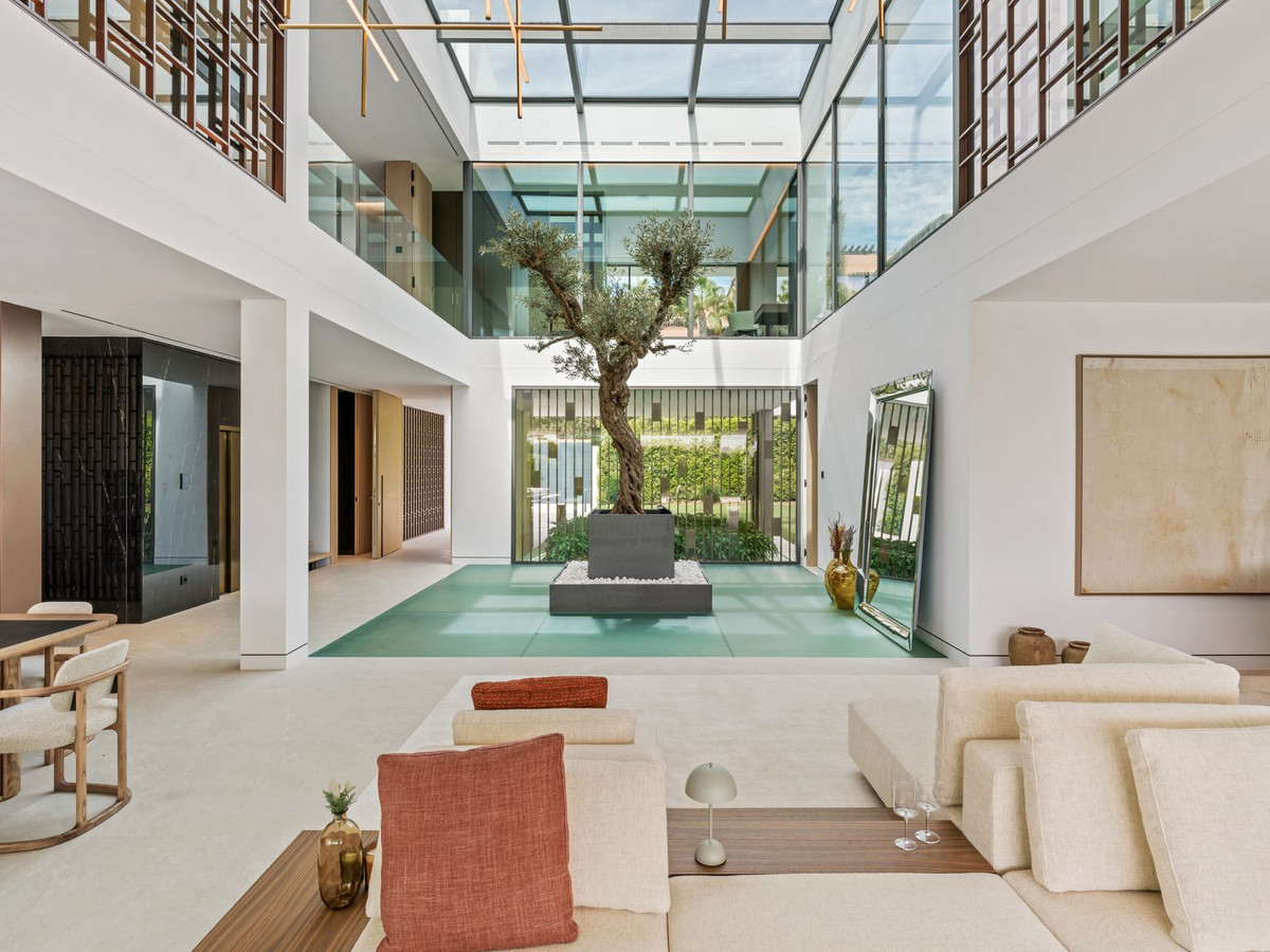 5 Bedroom Villa in Marbella - Photo 19