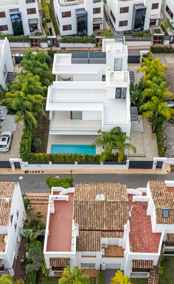 4 Bedroom Villa in Marbella - Photo 8