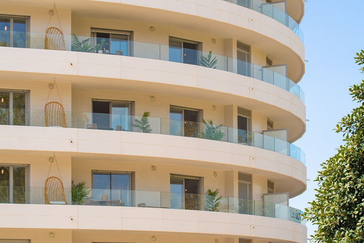 2 Bedroom Apartment in Marbella - Photo 5