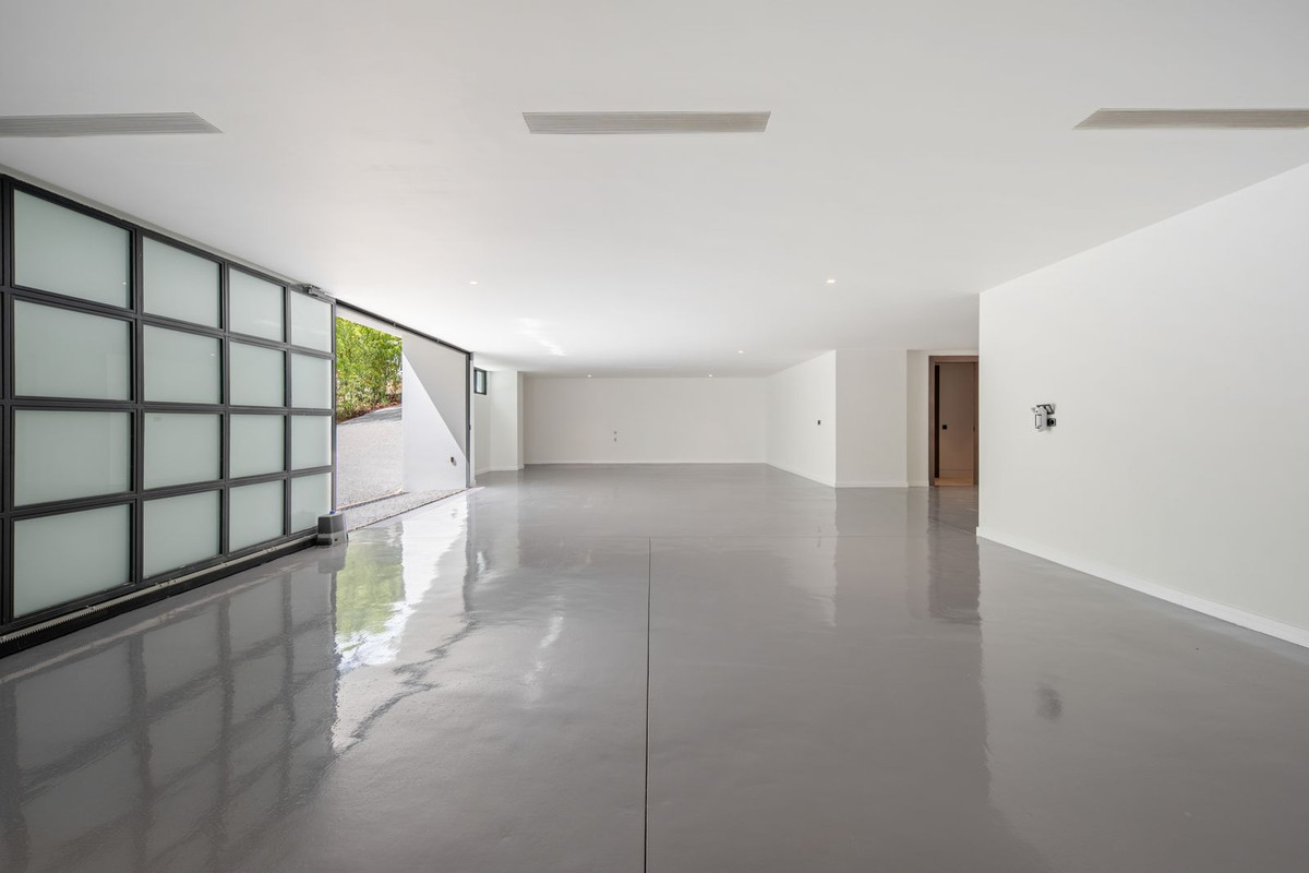 6 Bedroom Villa in Marbella - Photo 45